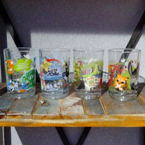 Collectible Fantasy Glasses, Set of 4 Tumblers - Picture 6 of 8